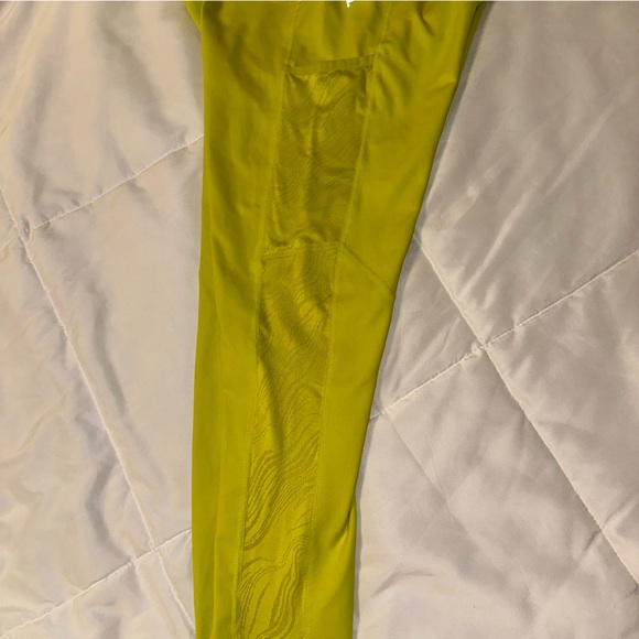 Fabletics powerhold leggings in Bright Yellow with side pockets - Picture 5 of 5